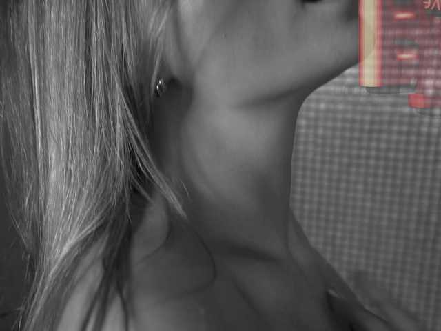 QueenAfina's BongaCams show and profile