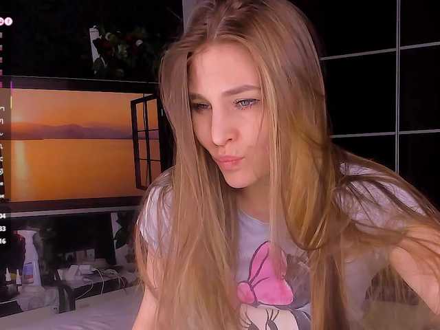 QueenAfina's BongaCams show and profile