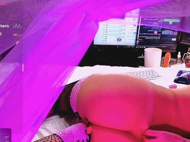 QueenAfina's BongaCams show and profile