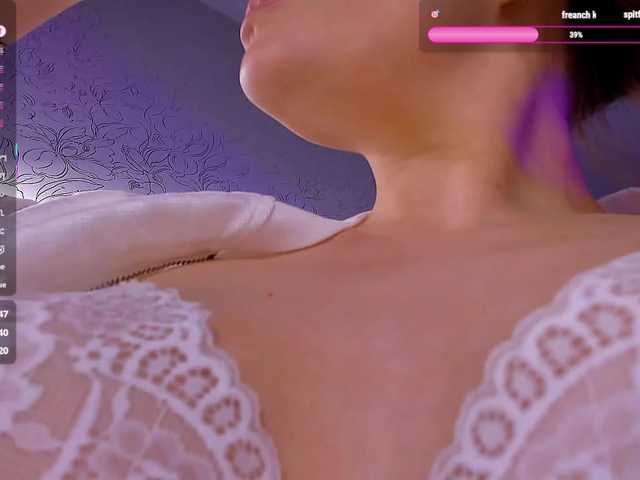 QueenAfina's BongaCams show and profile