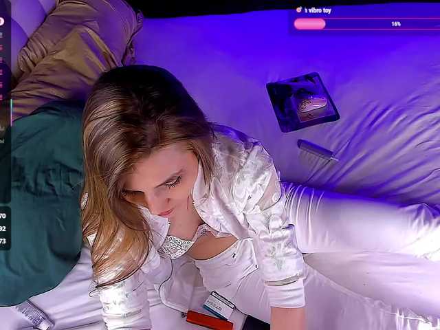 QueenAfina's BongaCams show and profile