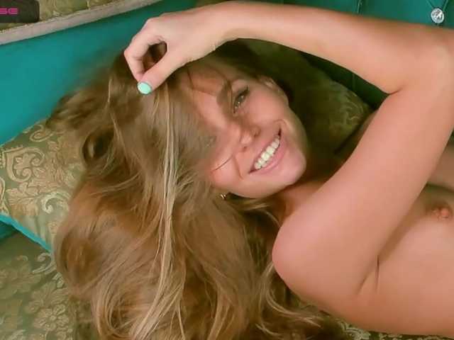 QueenAfina's BongaCams show and profile