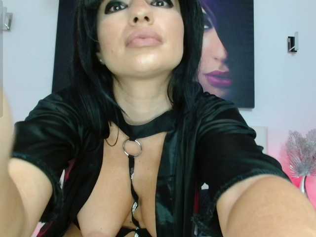 AnnaRos's BongaCams show and profile