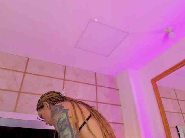 SpicyEla webcam