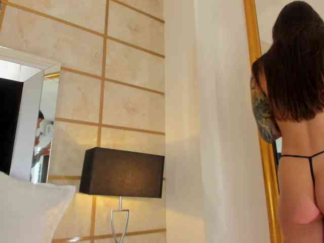 SpicyEla webcam