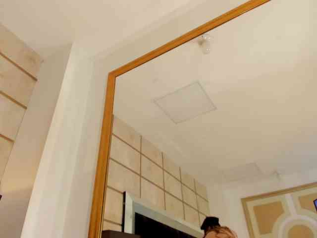 SpicyEla webcam