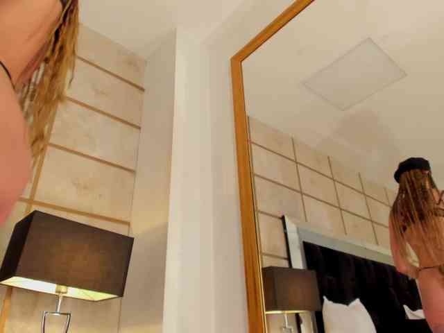 SpicyEla webcam