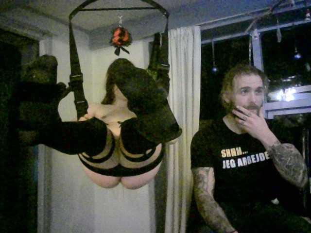 Horney-Vikings-Couple