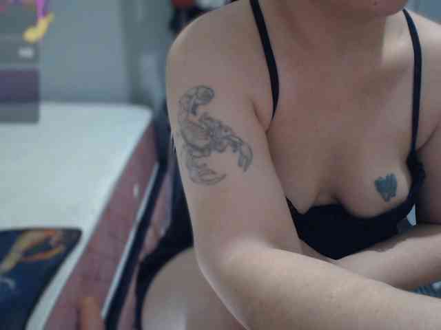 Bisexyeliz35 webcam