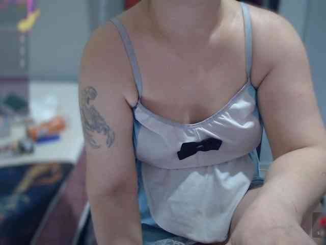 Bisexyeliz35 webcam