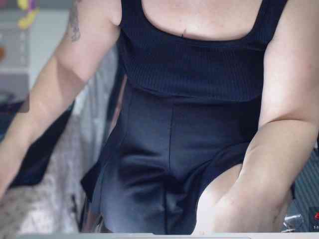 Bisexyeliz35 webcam