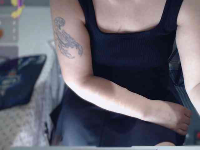 Bisexyeliz35 webcam