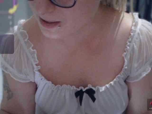Bisexyeliz35 webcam