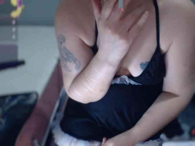 Bisexyeliz35 webcam