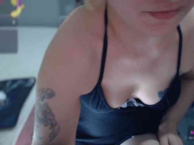 Bisexyeliz35 webcam