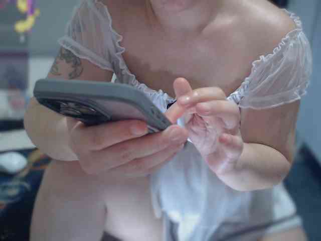 Bisexyeliz35 webcam