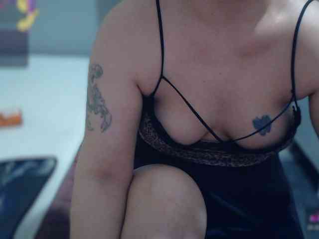 Bisexyeliz35 webcam