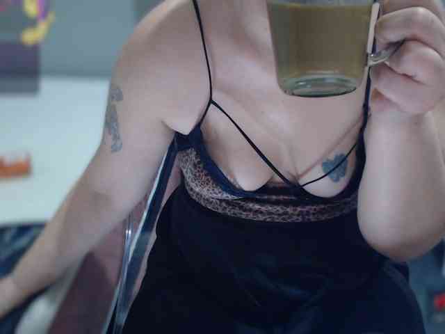 Bisexyeliz35 webcam
