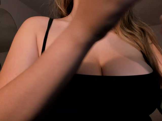 BellaRose's BongaCams show and profile