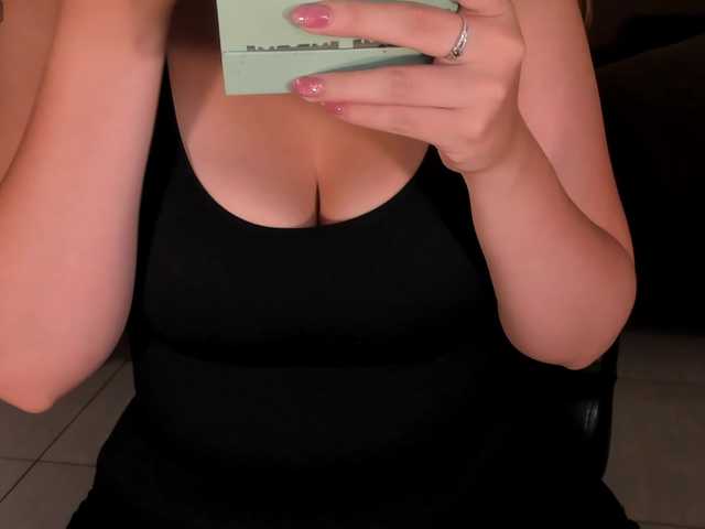 BellaRose's BongaCams show and profile