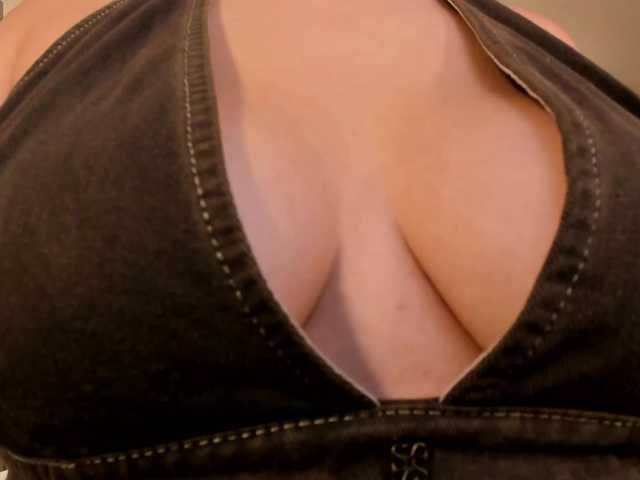 BellaRose's BongaCams show and profile