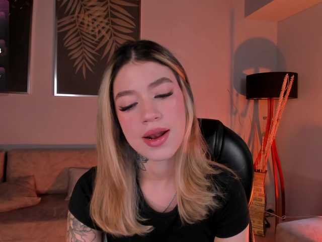 ViolettHansson's BongaCams show and profile