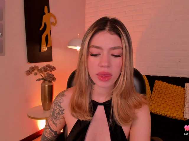 ViolettHansson webcam