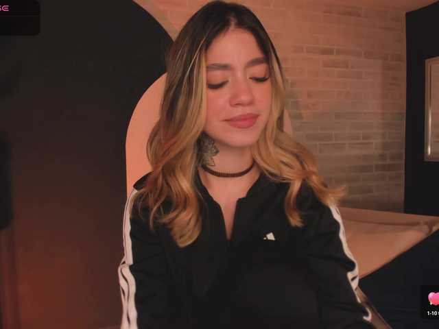 ViolettHansson's BongaCams show and profile