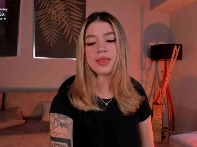 ViolettHansson webcam