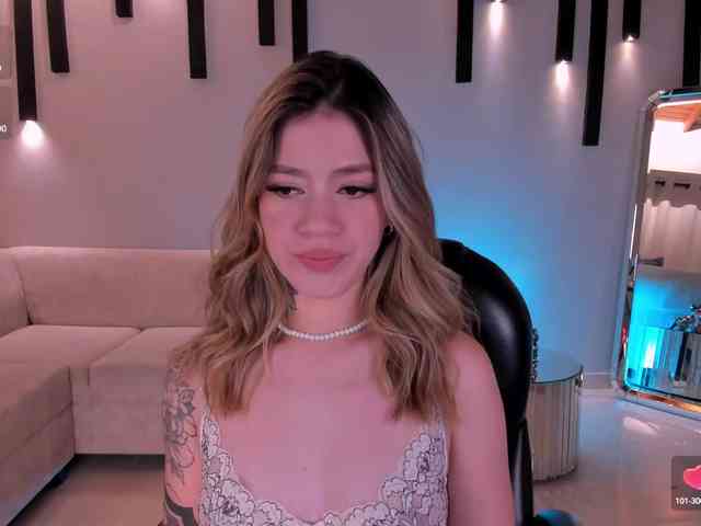 chatting online ViolettHansson