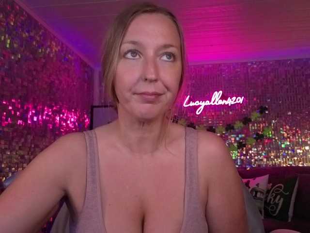lucyallen4201's BongaCams show and profile
