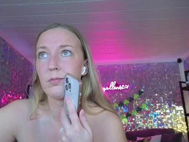 lucyallen4201's BongaCams show and profile