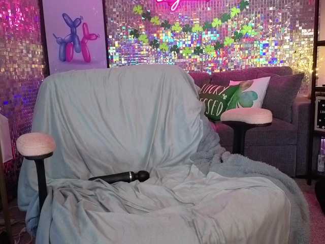 lucyallen4201's BongaCams show and profile