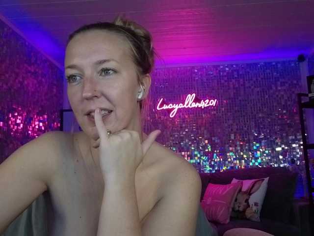 lucyallen4201's BongaCams show and profile