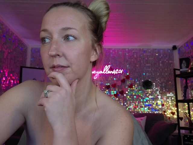 lucyallen4201's BongaCams show and profile