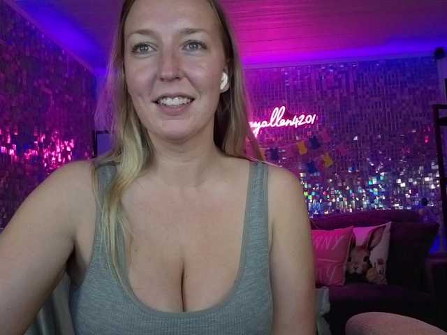 lucyallen4201's BongaCams show and profile