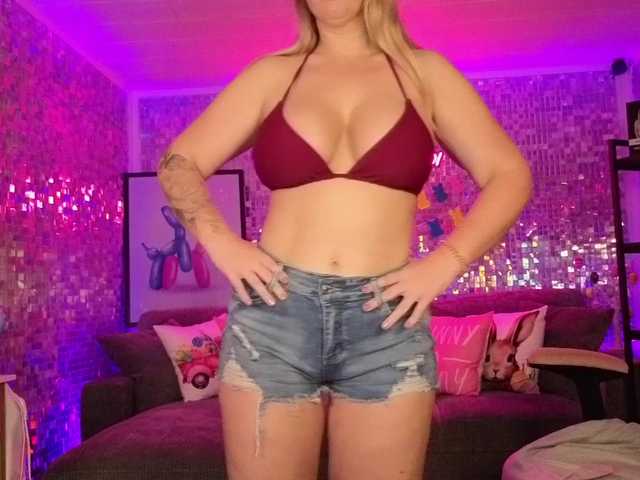 lucyallen4201's BongaCams show and profile