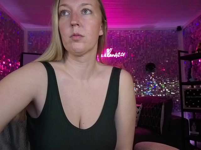lucyallen4201's BongaCams show and profile