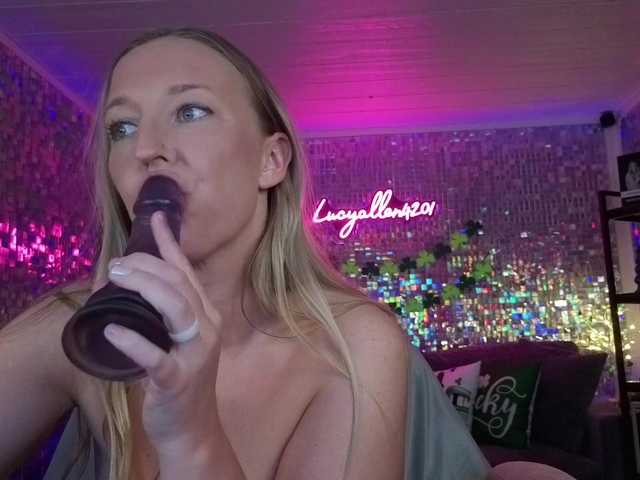 lucyallen4201's BongaCams show and profile