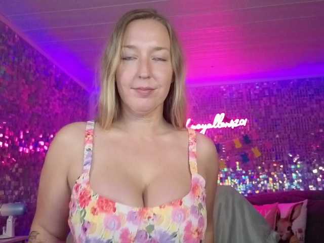 lucyallen4201's BongaCams show and profile