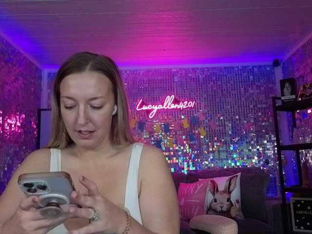 lucyallen4201's BongaCams show and profile