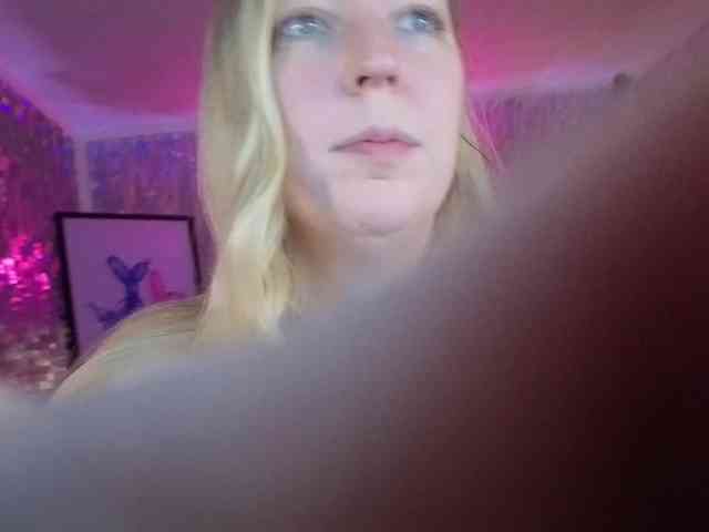 lucyallen4201 webcam