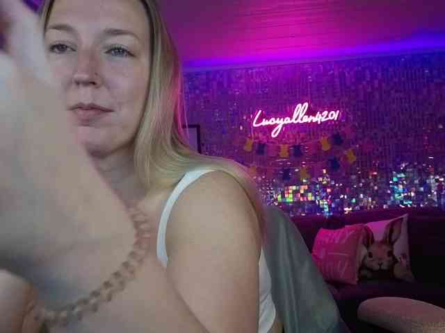lucyallen4201 webcam