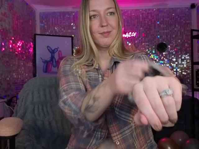 lucyallen4201 webcam