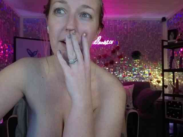 lucyallen4201 webcam