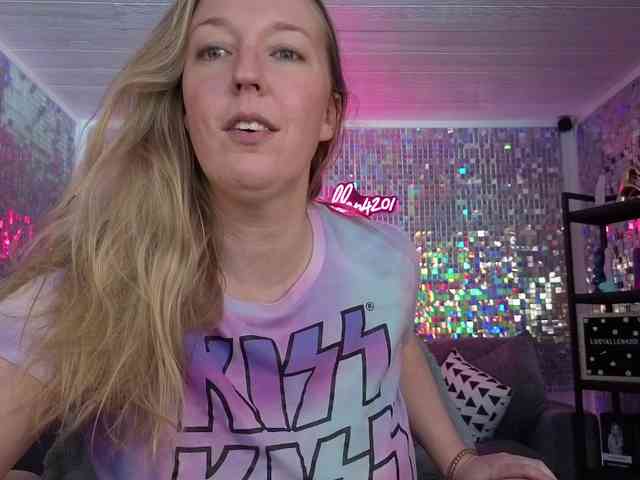 lucyallen4201 webcam