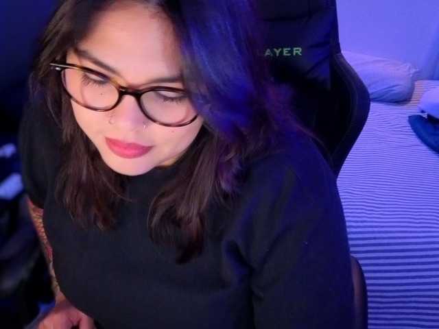 Miacanelaxo's BongaCams show and profile