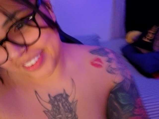 Miacanelaxo's BongaCams show and profile