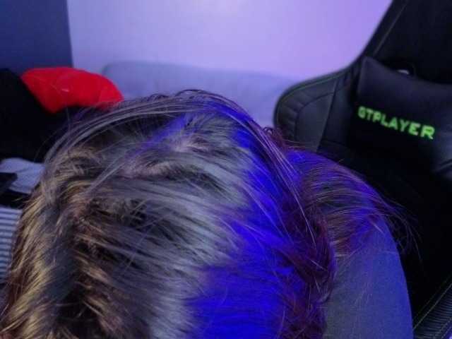 Miacanelaxo's BongaCams show and profile