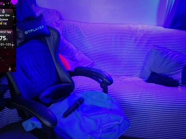 Miacanelaxo's BongaCams show and profile